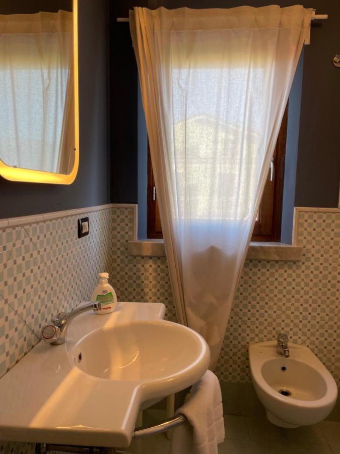 Elegante Camera Matrimoniale Con Balcone A 500 Mt Dal Mare Marina Di Carrara Ngoại thất bức ảnh