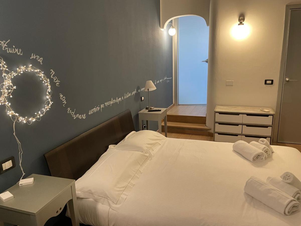 Elegante Camera Matrimoniale Con Balcone A 500 Mt Dal Mare Marina Di Carrara Ngoại thất bức ảnh